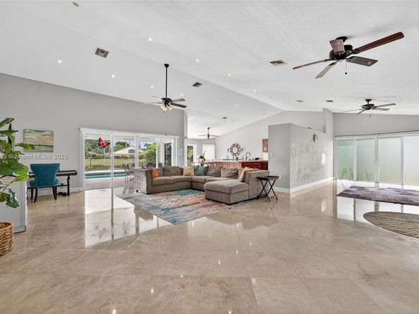383 NW 113th Ave, Coral Springs FL 33071