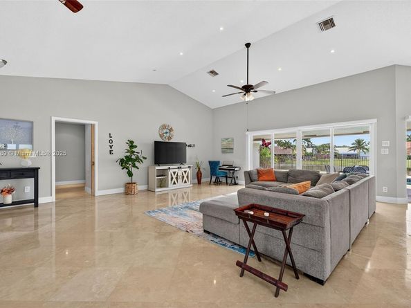 383 NW 113th Ave, Coral Springs FL 33071