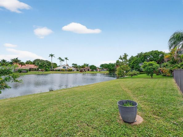 383 NW 113th Ave, Coral Springs FL 33071