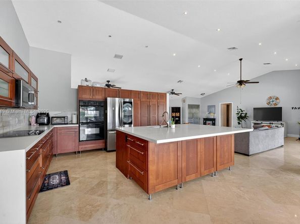 383 NW 113th Ave, Coral Springs FL 33071
