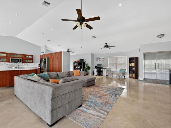 383 NW 113th Ave, Coral Springs FL 33071
