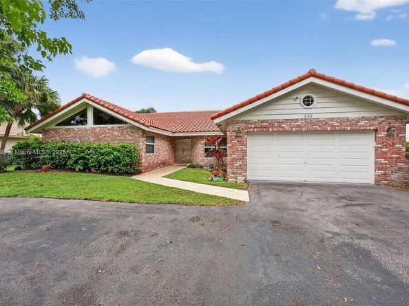383 NW 113th Ave, Coral Springs FL 33071