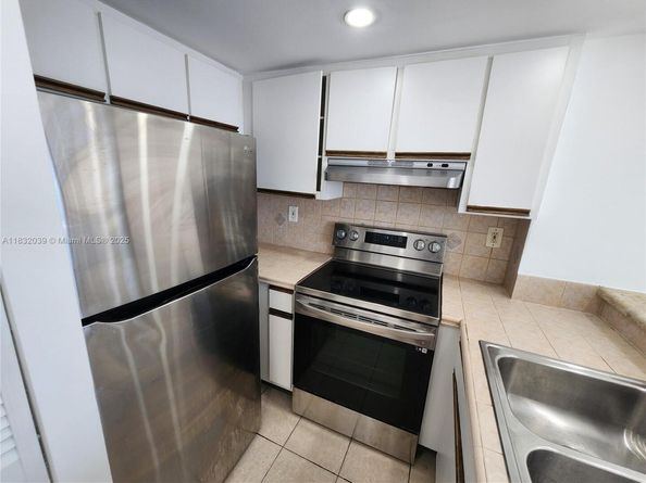 540 Brickell Key Dr 1603, Miami FL 33131