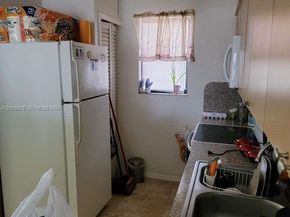 8425 NW 8th St 306, Miami FL 33126
