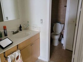 8425 NW 8th St 306, Miami FL 33126