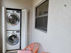 8425 NW 8th St 306, Miami FL 33126