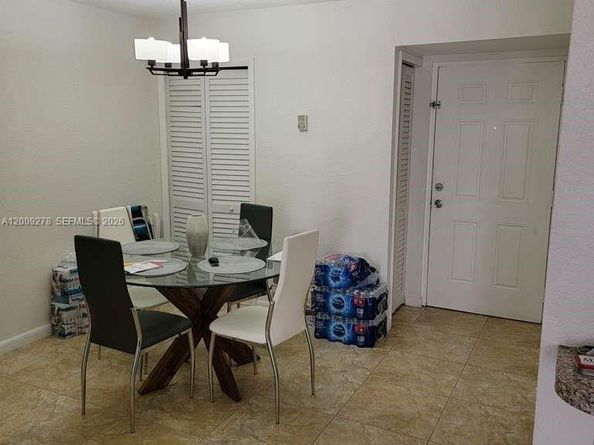 8425 NW 8th St 306, Miami FL 33126