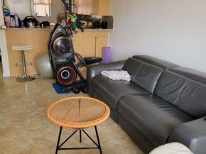 8425 NW 8th St 306, Miami FL 33126