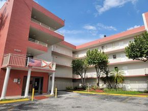 8425 NW 8th St 306, Miami FL 33126