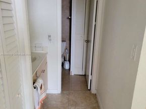 8425 NW 8th St 306, Miami FL 33126