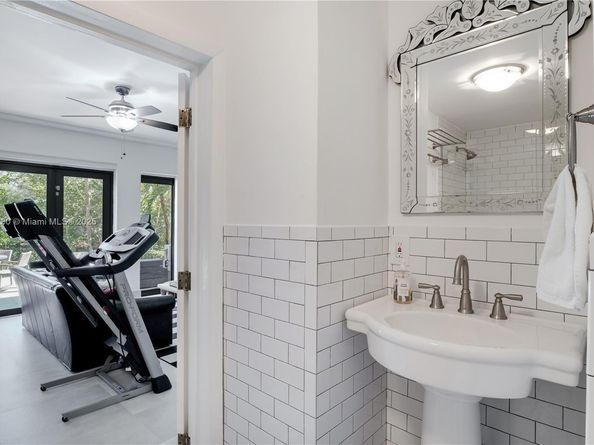 6222 Paradise Point Drive 6222, Palmetto Bay FL 33157