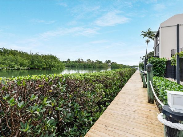 6222 Paradise Point Drive 6222, Palmetto Bay FL 33157