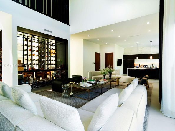 10151 SW 3rd St, Plantation FL 33324