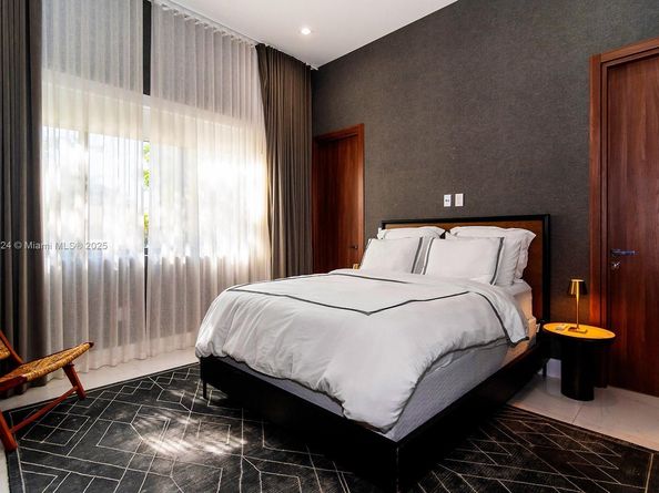 10151 SW 3rd St, Plantation FL 33324