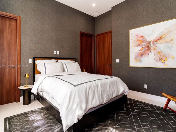 10151 SW 3rd St, Plantation FL 33324