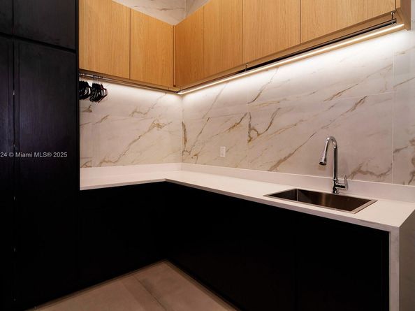 10151 SW 3rd St, Plantation FL 33324