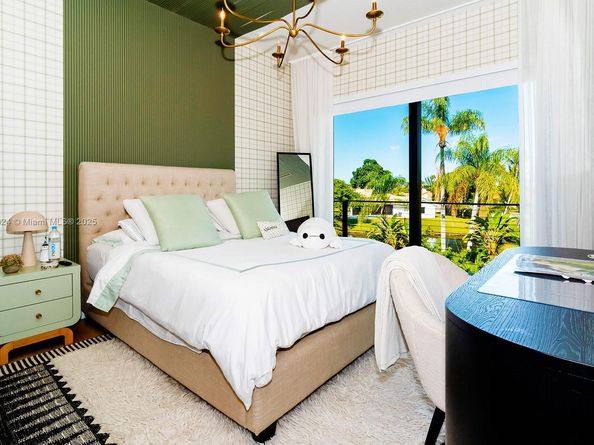 10151 SW 3rd St, Plantation FL 33324