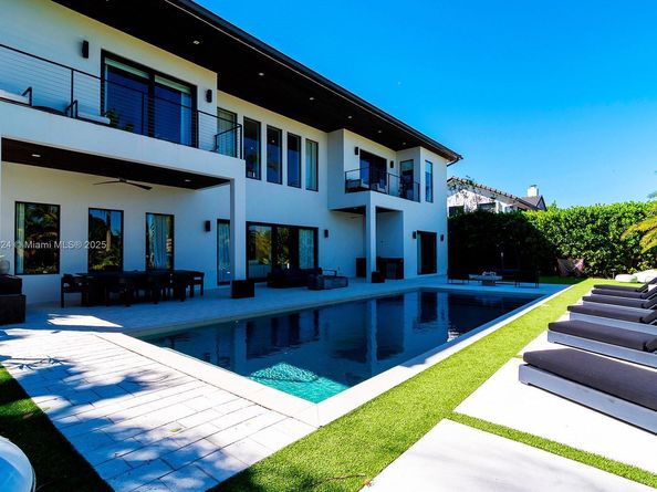 10151 SW 3rd St, Plantation FL 33324