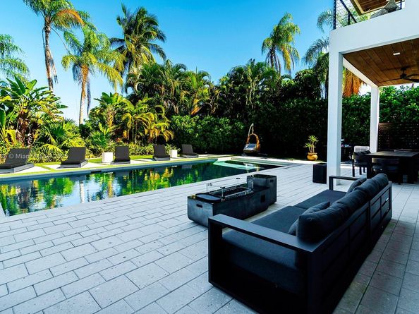 10151 SW 3rd St, Plantation FL 33324