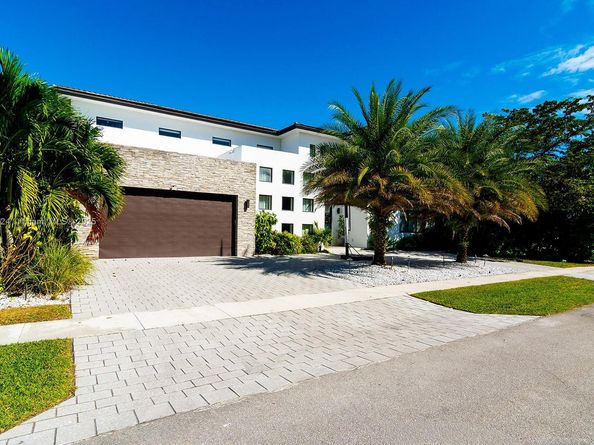 10151 SW 3rd St, Plantation FL 33324