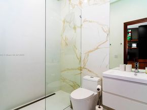 10151 SW 3rd St, Plantation FL 33324