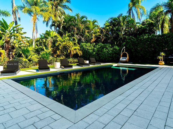 10151 SW 3rd St, Plantation FL 33324