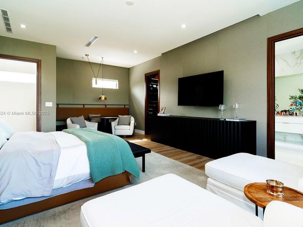 10151 SW 3rd St, Plantation FL 33324