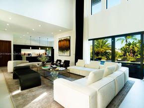 10151 SW 3rd St, Plantation FL 33324