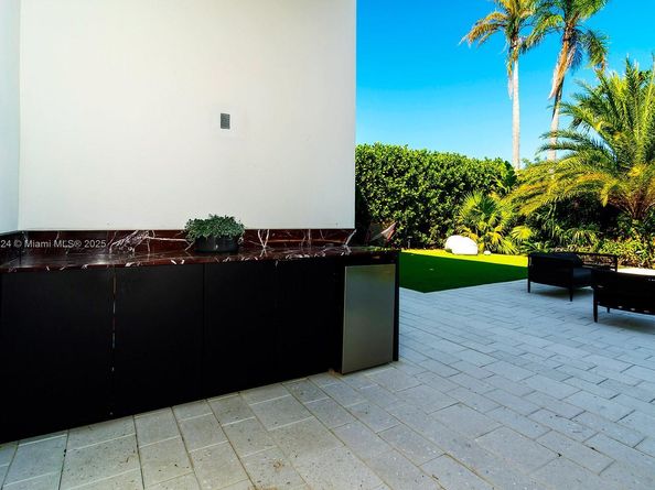 10151 SW 3rd St, Plantation FL 33324