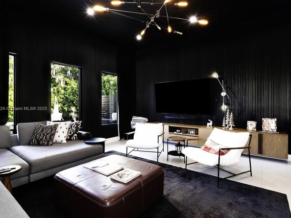 10151 SW 3rd St, Plantation FL 33324