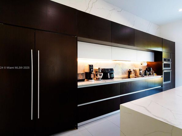 10151 SW 3rd St, Plantation FL 33324