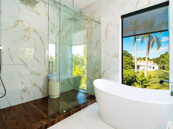 10151 SW 3rd St, Plantation FL 33324