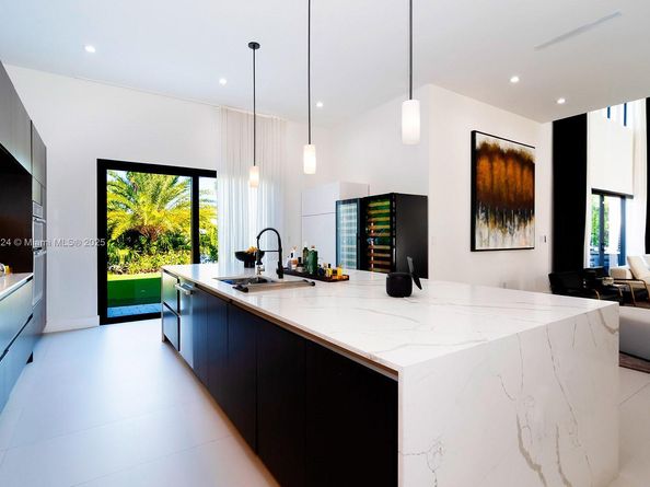 10151 SW 3rd St, Plantation FL 33324