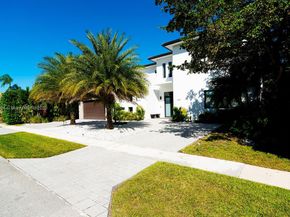 10151 SW 3rd St, Plantation FL 33324