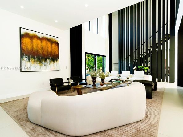 10151 SW 3rd St, Plantation FL 33324