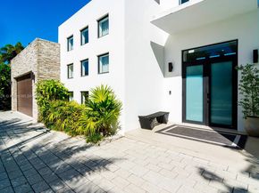 10151 SW 3rd St, Plantation FL 33324