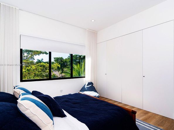 10151 SW 3rd St, Plantation FL 33324