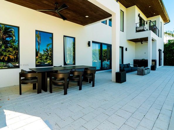 10151 SW 3rd St, Plantation FL 33324