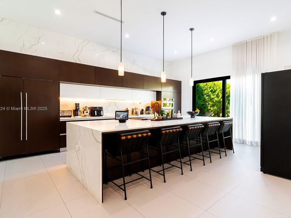 10151 SW 3rd St, Plantation FL 33324