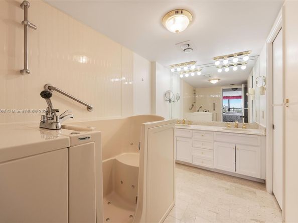 2 Grove Isle Dr B404, Coconut Grove FL 33133