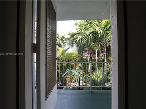 73 Edgewater Dr 3, Coral Gables FL 33133