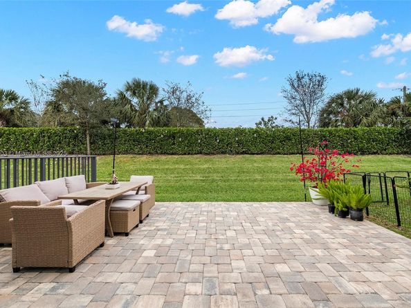 2137 Appleton Cir N, Oakland Park FL 33309