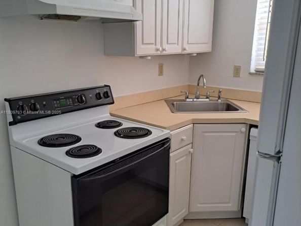 1975 NE 135th St 2D, North Miami FL 33181