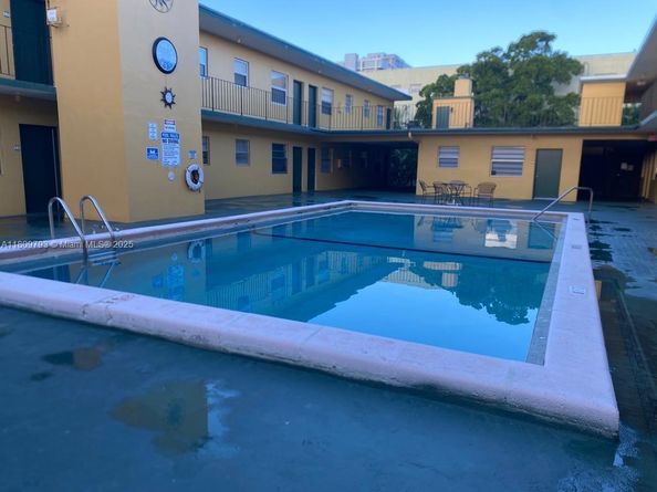 1975 NE 135th St 2D, North Miami FL 33181