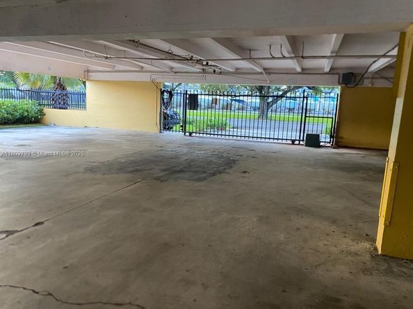 1975 NE 135th St 2D, North Miami FL 33181