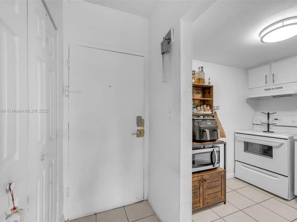 4550 NW 9th St 106E, Miami FL 33126