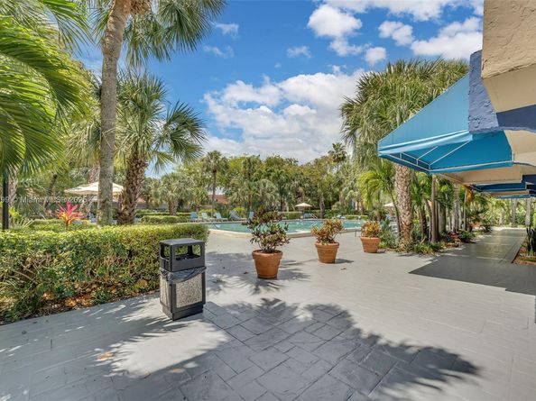 4550 NW 9th St 106E, Miami FL 33126