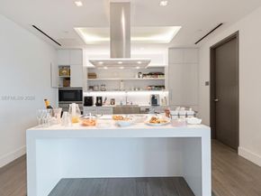 17111 Biscayne Blvd 710, North Miami Beach FL 33160