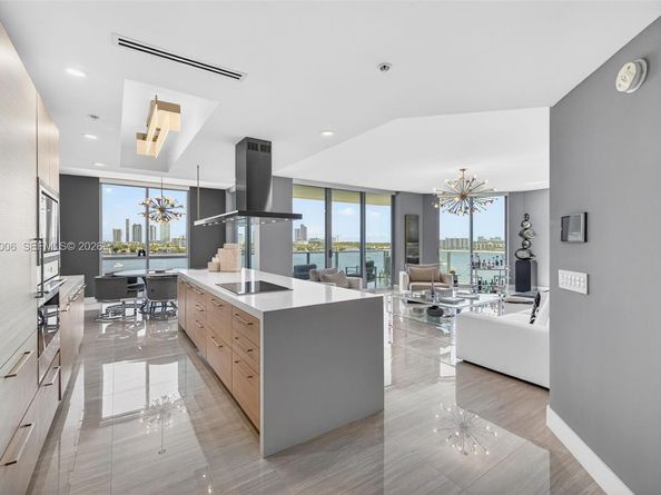 17111 Biscayne Blvd 710, North Miami Beach FL 33160