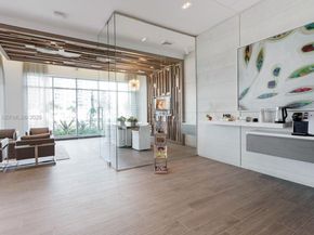 17111 Biscayne Blvd 710, North Miami Beach FL 33160